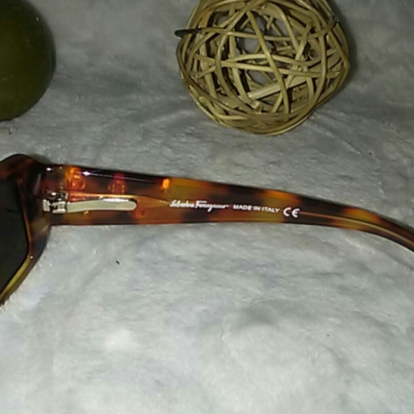 SALVATORE FERRAGAMO 2115B SUNGLASSES - Picture 4 of 6