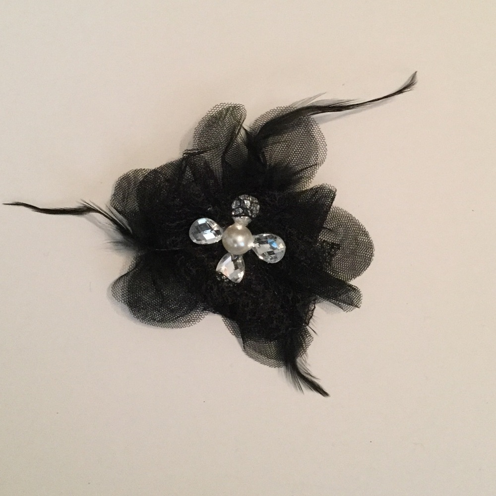 Pearl and Feather Accessory