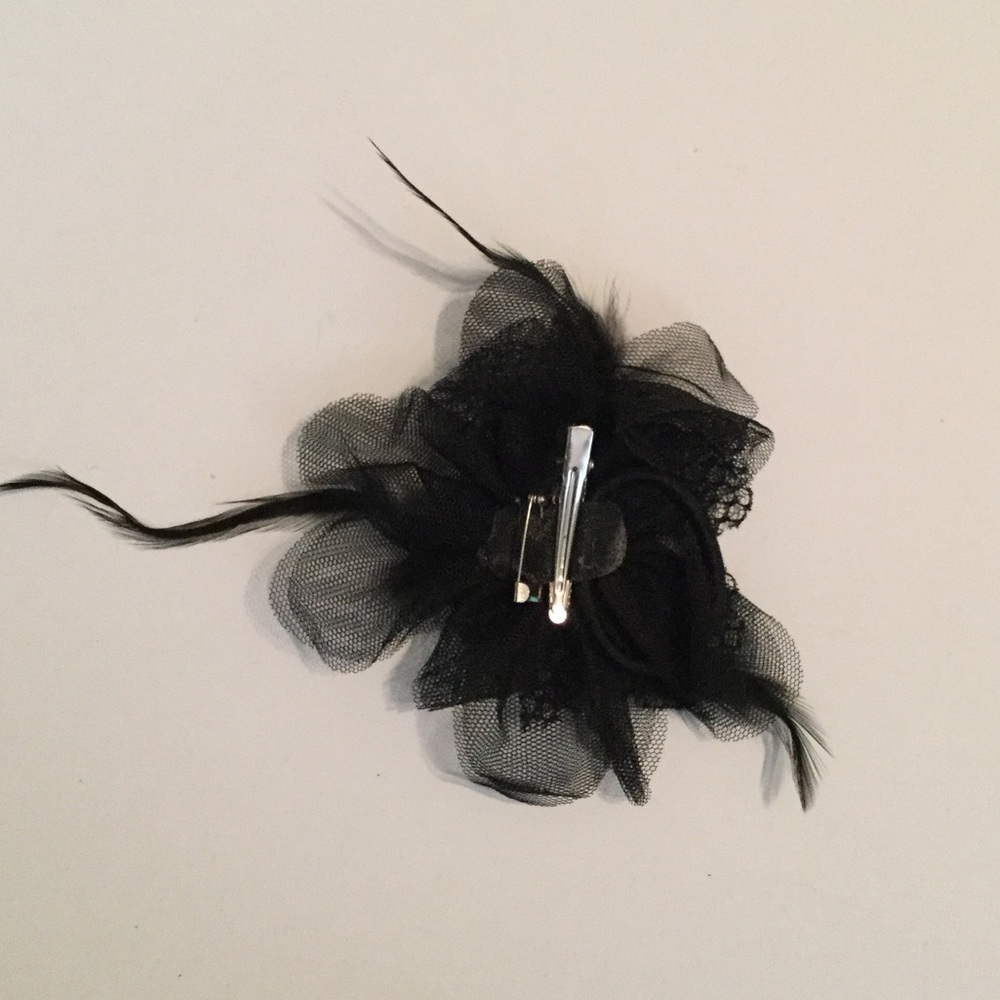 Pearl and Feather Accessory - Picture 2 of 2