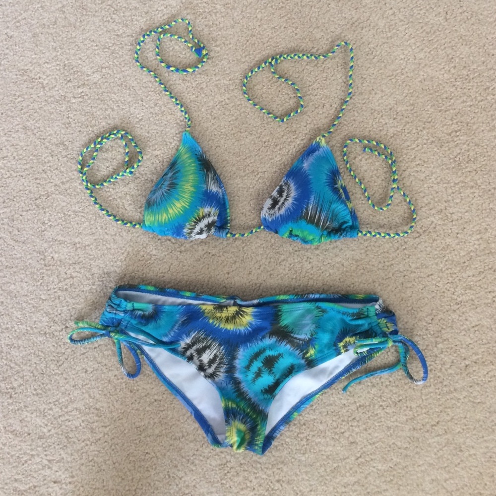 Split Bikini