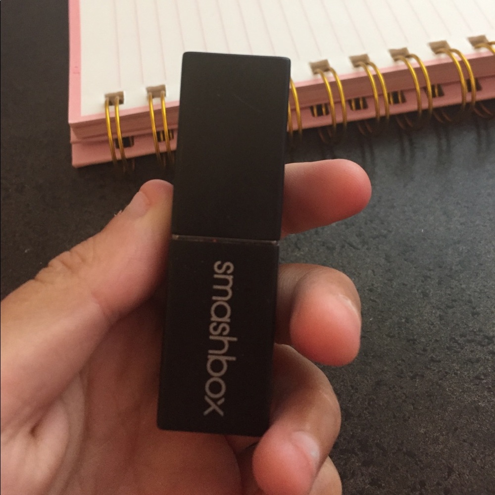 Im selling a smash box lipstick