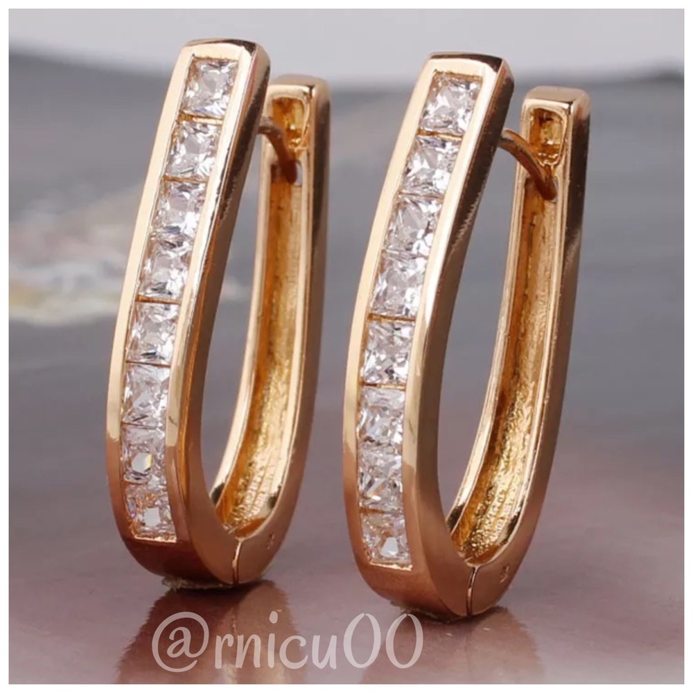 *Last 1*Princess Cut CZ Gold Huggie Hoop Earrings! - Picture 4 of 8