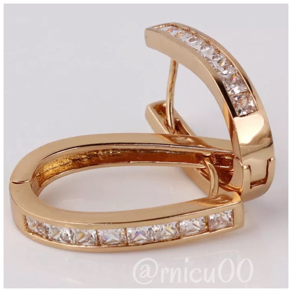 *Last 1*Princess Cut CZ Gold Huggie Hoop Earrings! - Picture 5 of 8