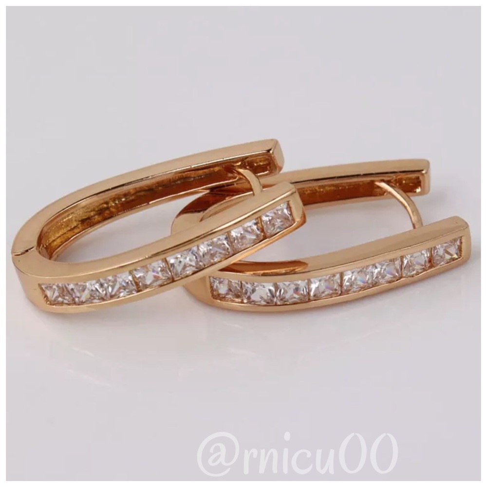 *Last 1*Princess Cut CZ Gold Huggie Hoop Earrings! - Picture 3 of 8