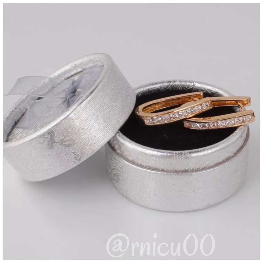 *Last 1*Princess Cut CZ Gold Huggie Hoop Earrings! - Picture 6 of 8