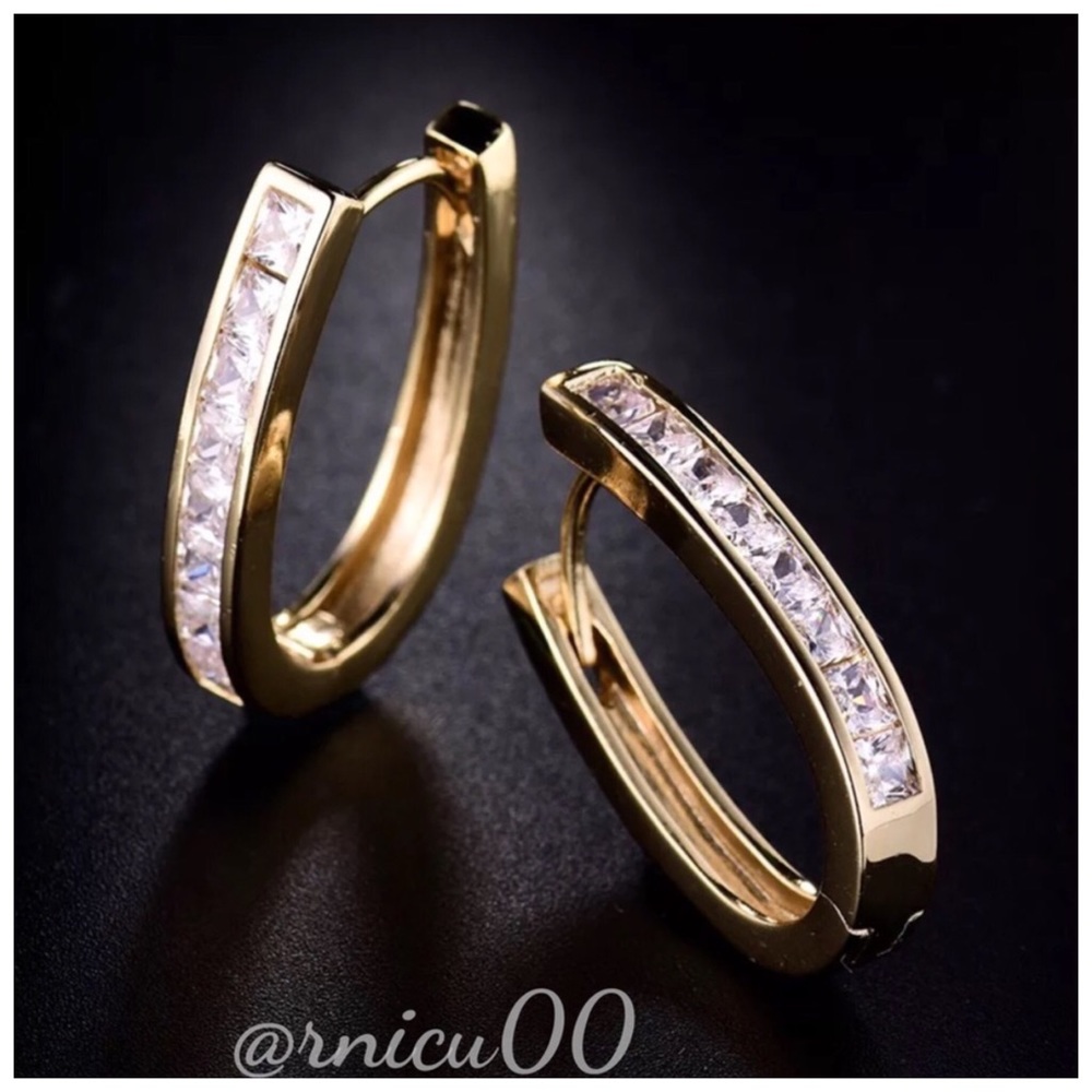 *Last 1*Princess Cut CZ Gold Huggie Hoop Earrings! - Picture 2 of 8