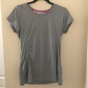 Medium breathable workout shirt