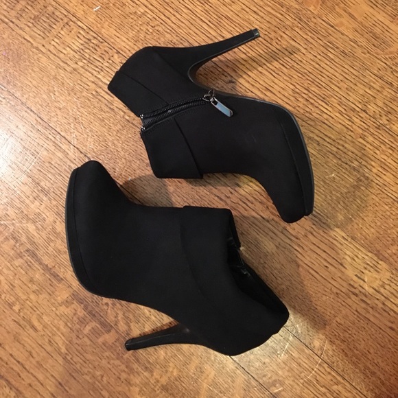 Black booties - Picture 1 of 3