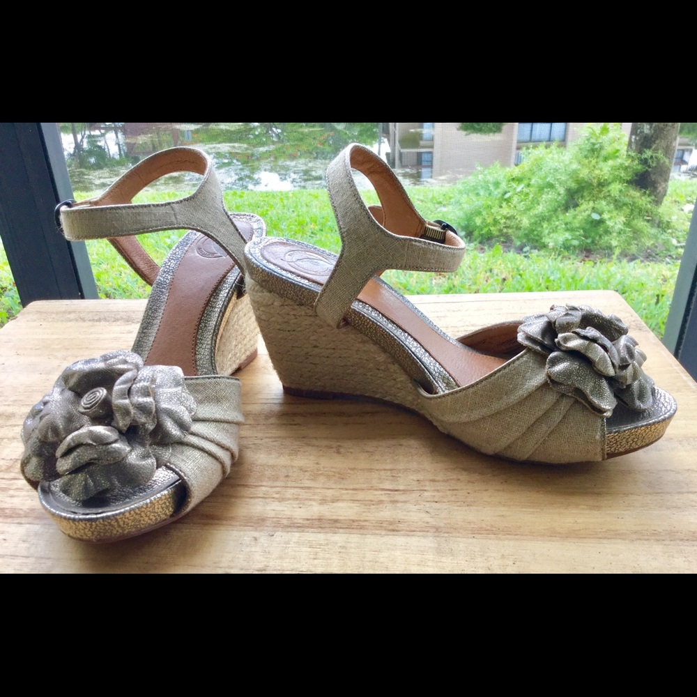 Nurture gold metallic rosette wedge sandals