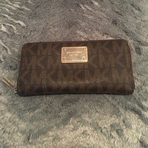 Michael kors wallet