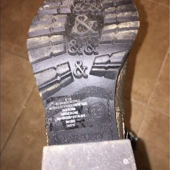 6.5 Sam & Libby booties... metallic silver-ish - Picture 4 of 4