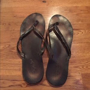 American eagle leather flip flops