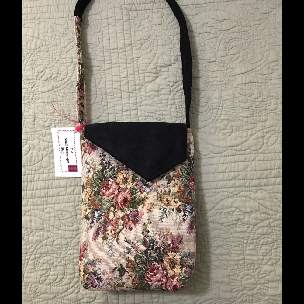 🌺🌺The Small Messenger Bag🌺🌺
