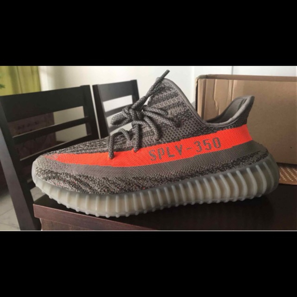 Yeezy 350 boost V2 ( size 10)