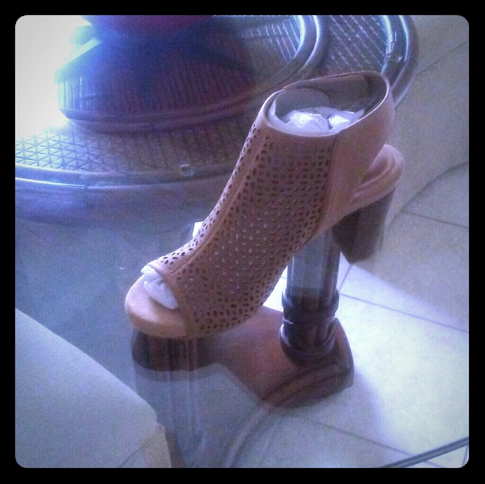 Brand New never worn, Giani Bernini, Size 9