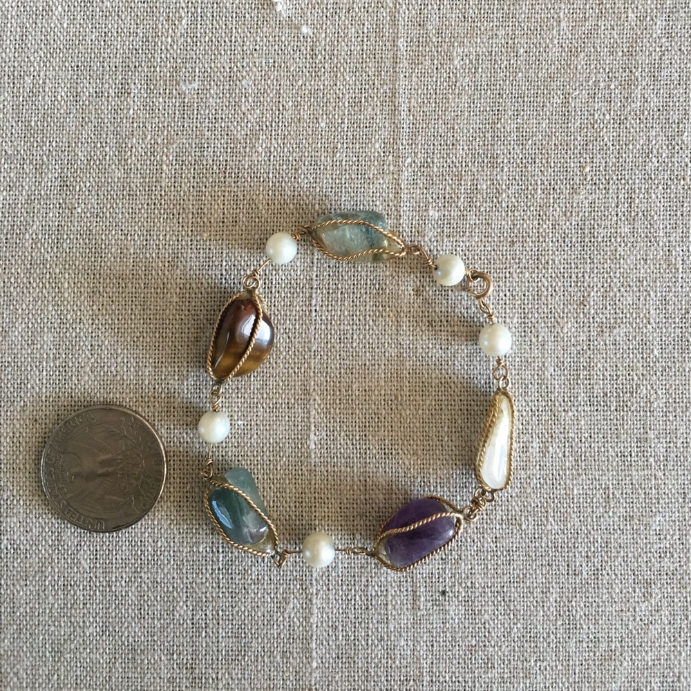 Costume jewelry bracelet