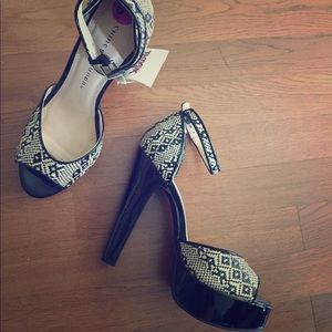 Clearance! Chinese Laundry tribal heels - NWT
