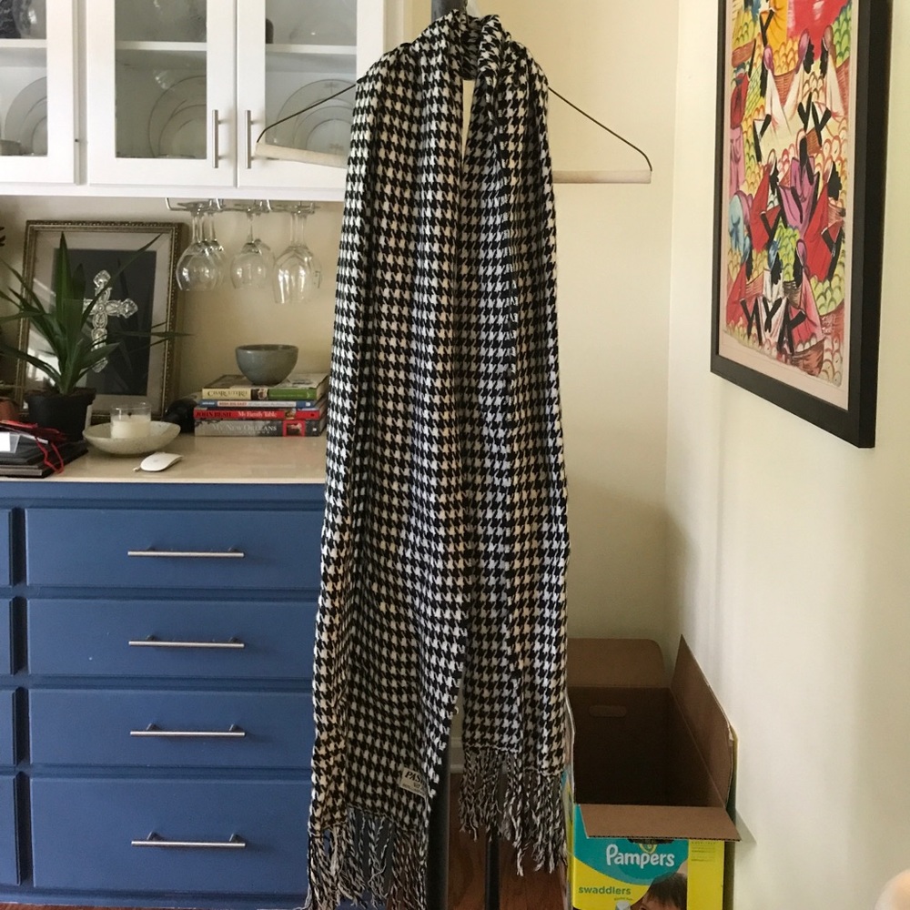 Houndstooth scarf