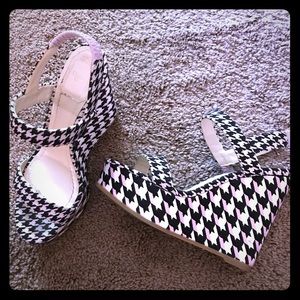 Christian Dior classic wedges