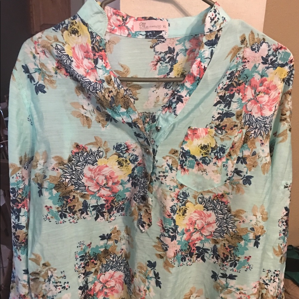 Miss Me Tiffany blue floral top