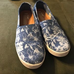 Toms shoes