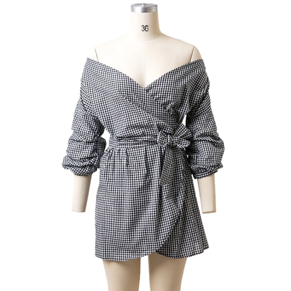 ๐ Mia Black & White Gingham Wrap Dress - Picture 4 of 8