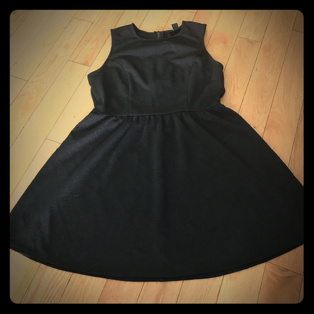 Forever 21 Black skater dress. Size L.