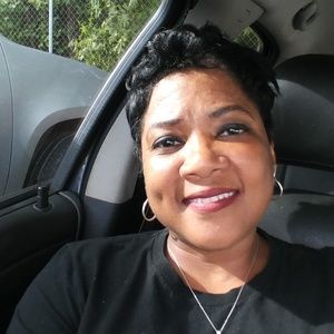 Meet your Posher, Deena