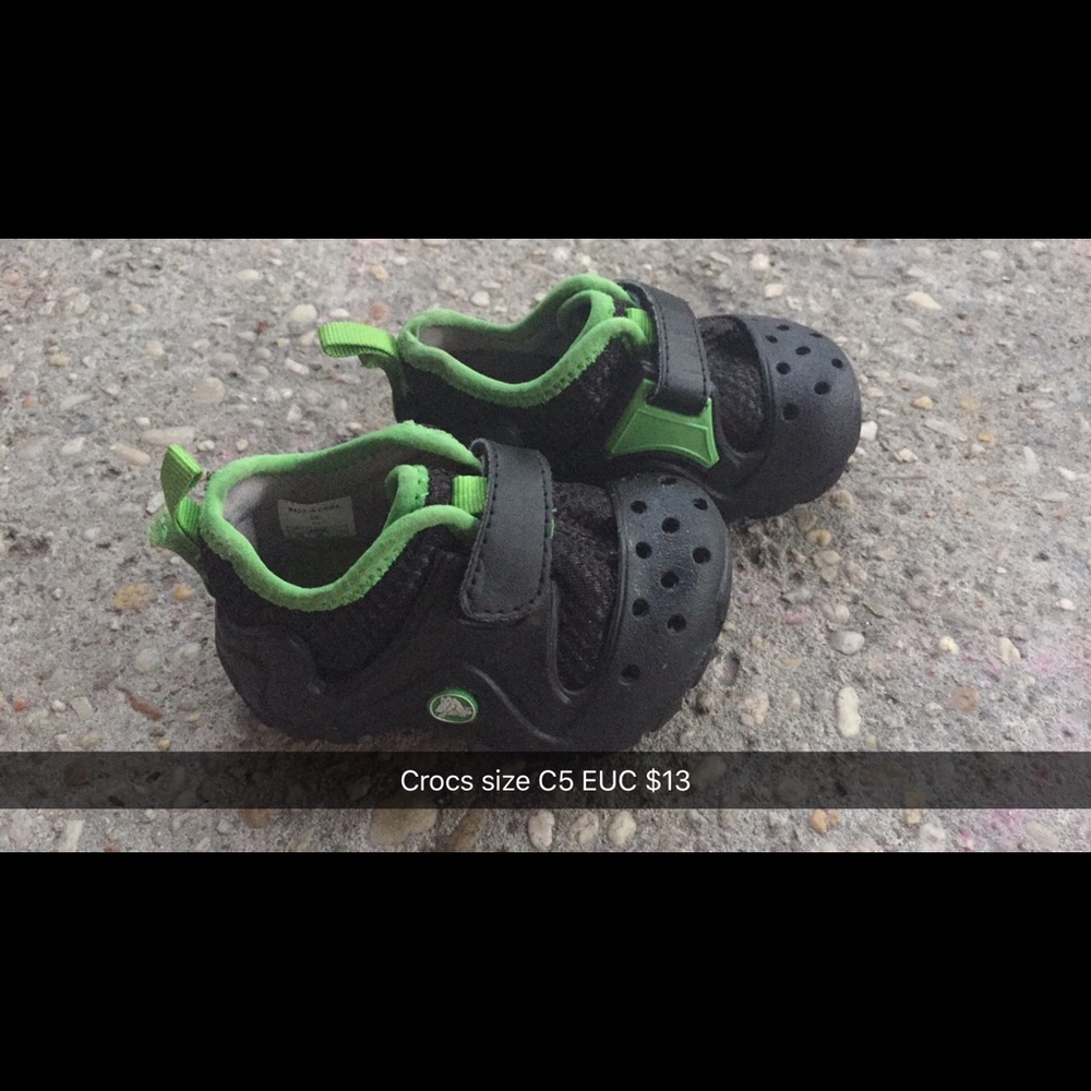 Infant Crocs size 5