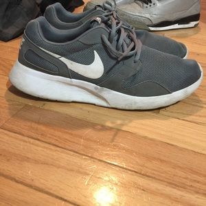 Grey Nike roshes
