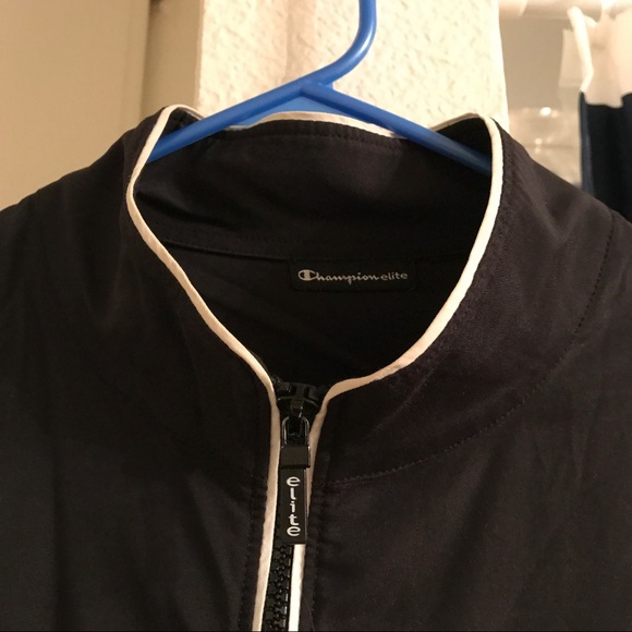 windbreaker - Picture 2 of 4