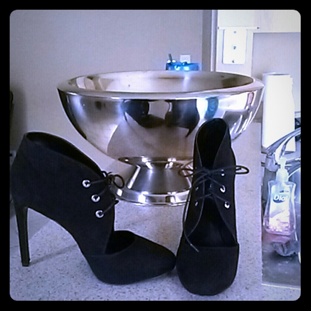 Nine West black heels , Brand new