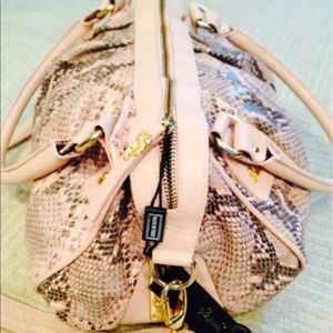 Jenrigo ISO! 👀Searching👀 pink snake handbag