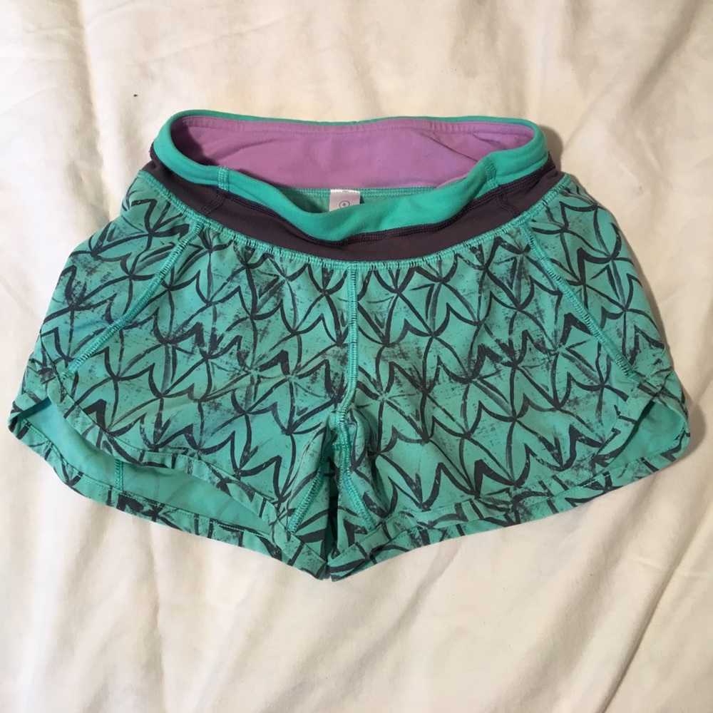Ivivva green patterned shorts