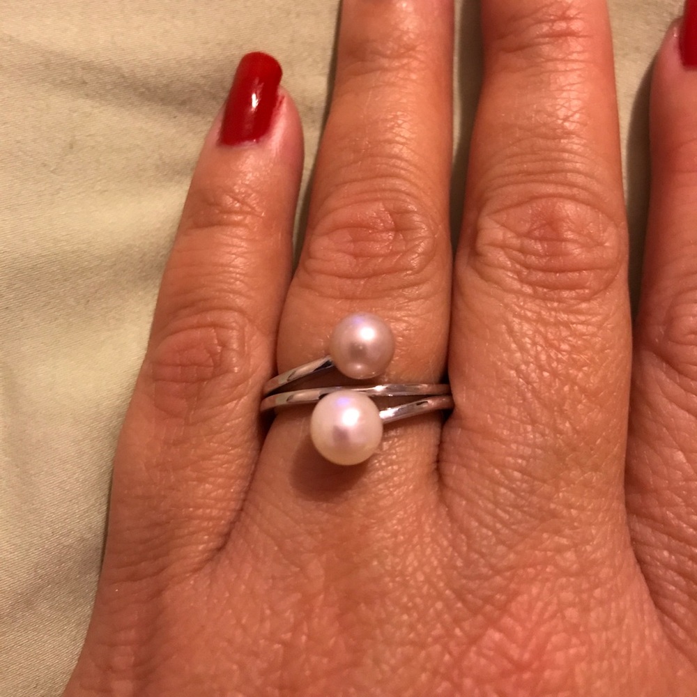 Vantel Pearls companion ring