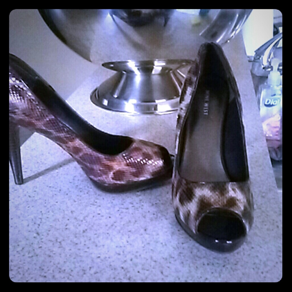 Nine West, peep toe heels
