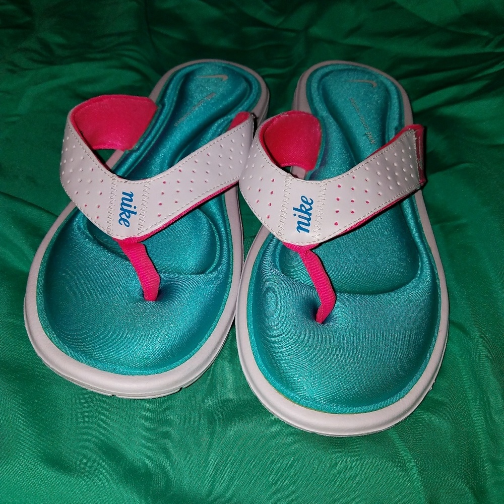 Nike slides
