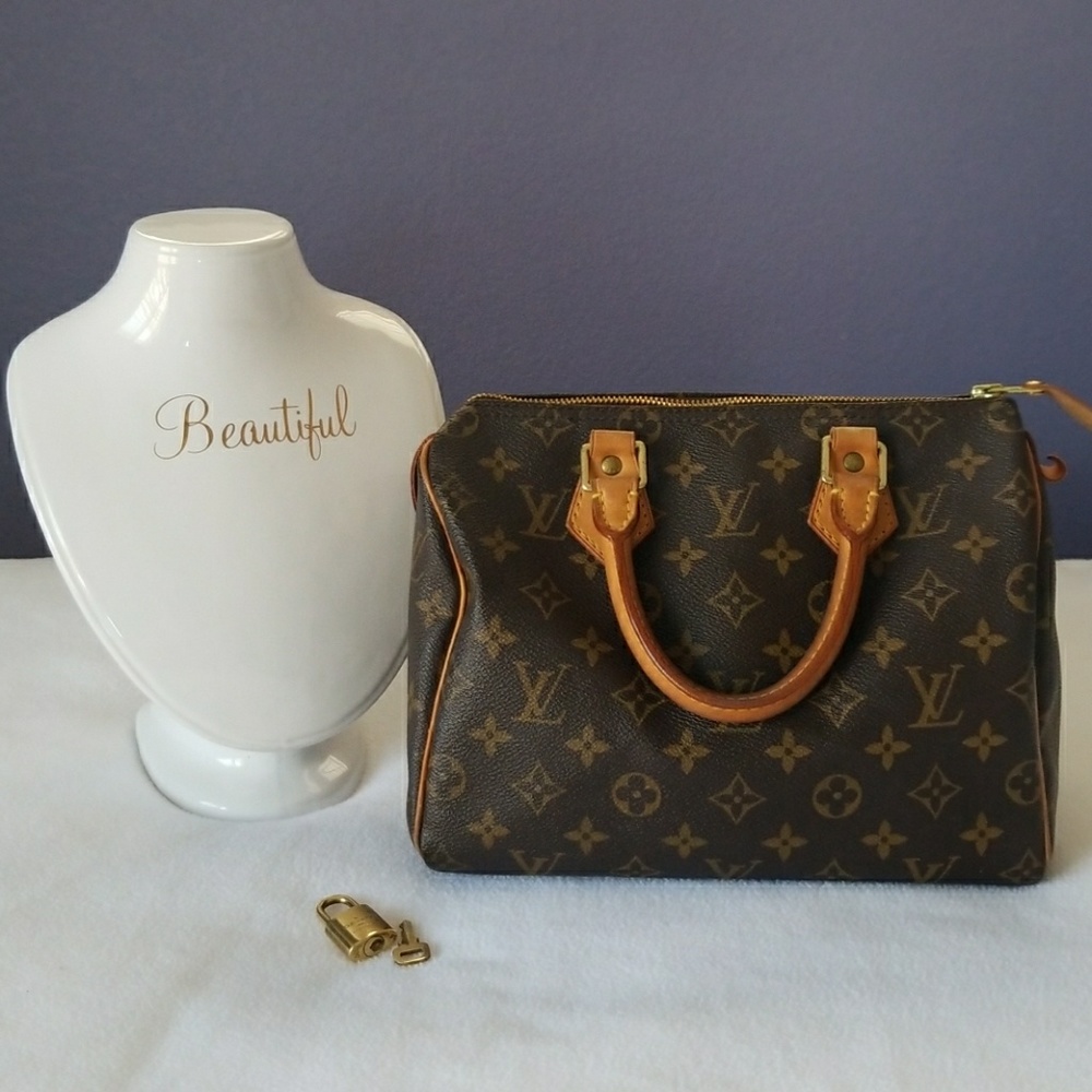 SOLD 💯Authentic LV Speedy 25