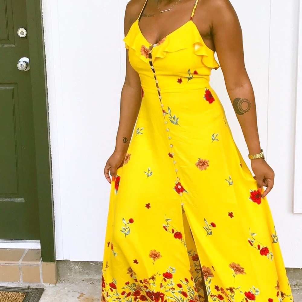 Beautiful yellow sundress.