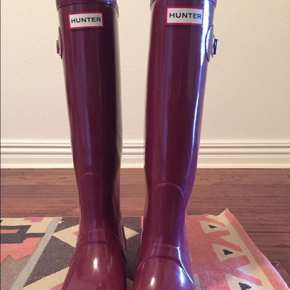 Hunter Boots, magenta size 9 excellent condition!