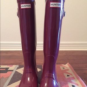 Hunter Boots, magenta size 9 excellent condition!