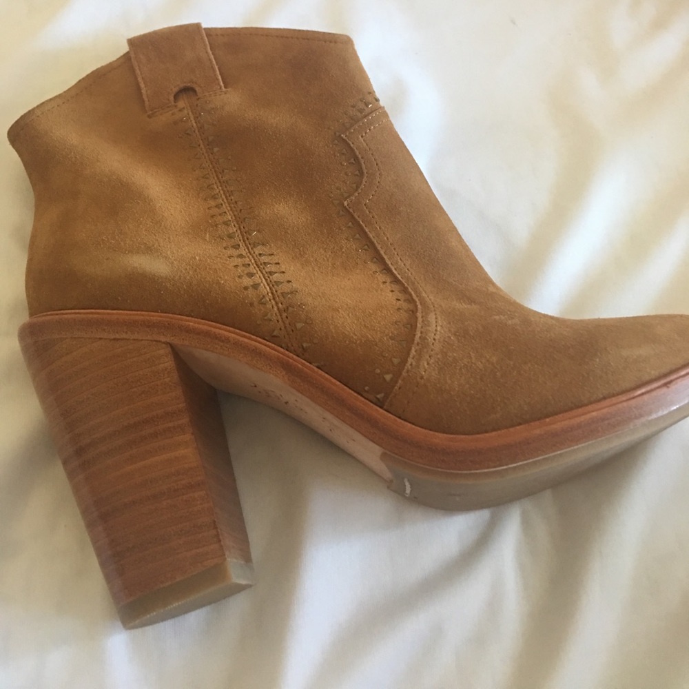 Joie boots 8.5