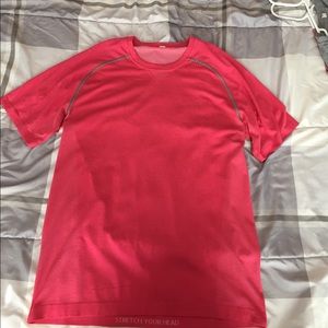 Men's Lululemon metal vent tech shirt- size med