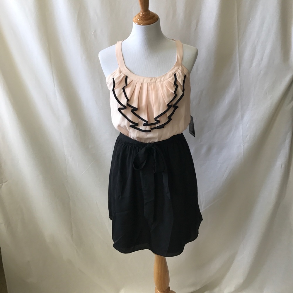 Flounce Ruffle Dress - Picture 3 of 6