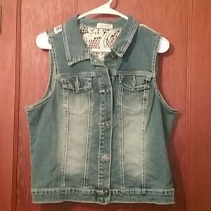 Maurice Vest size medium