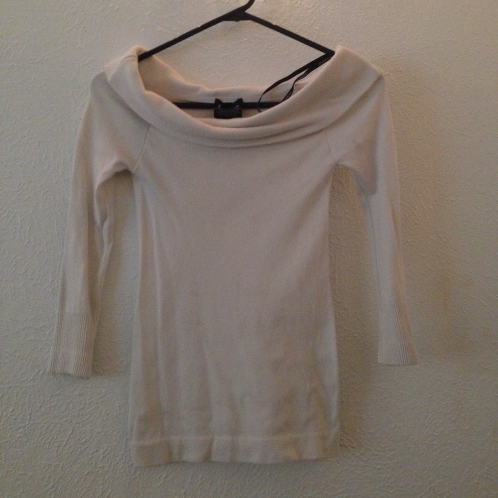 Turtle neck, quarter length sleeve