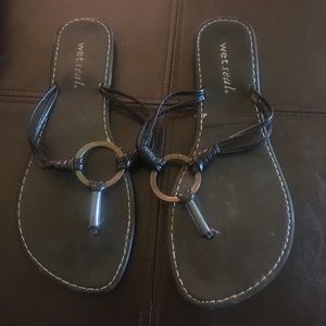 Very cute wetseal flip-flops