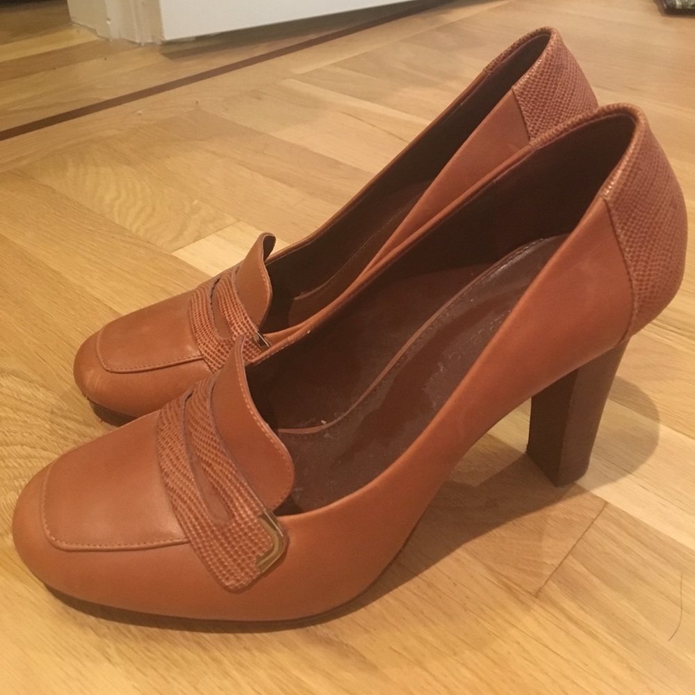 Banana Republic Beige Heels