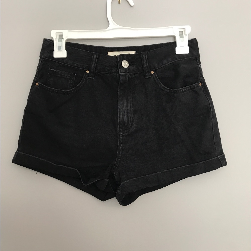 Black high-waisted Pacsun shorts