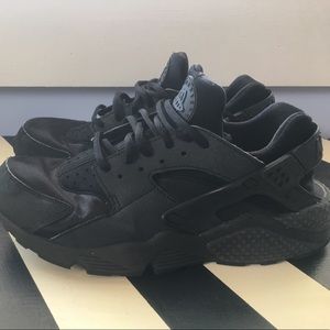 black nike huaraches